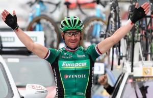 Thomas Voeckler ha vinto la decima tappa del Tour de France. Bradley Wiggins conserva la maglia gialla
