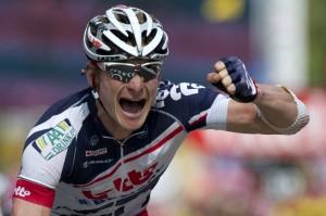 Andrè Greipel ha vinto la 13/a tappa del Tour de France. Bradley Wiggins conserva la maglia gialla
