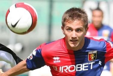 Quattro ex giocatori del Genoa (Criscito, Milanetto, Dainelli e Palacio) sono stati iscritti nel registro degli indagati per frode sportiva
