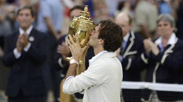 Roger Federer si conferma padrone assoluto di Wimbledon, centrando la settima vittoria in carriera su otto finali disputate sul Centre Court
