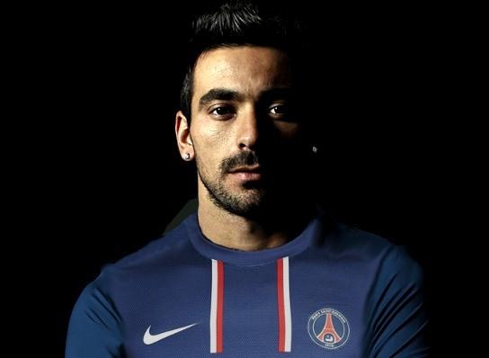 Ora è ufficiale: l'attaccante argentino Ezequiel Lavezzi ha firmato un contratto di quattro anni con il Paris Saint-Germain
