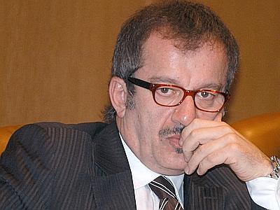 Roberto Maroni è il nuovo segretario della Lega Nord. A eleggerlo all'unanimità è stato il Congresso federale per alzata di mano
