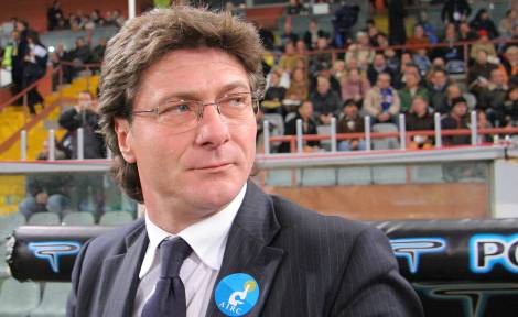 Sono venuto a dare il mio contributo ai giudici. L'allenatore del Napoli Walter Mazzarri, ha commentato così, entrando in Procura Federale
