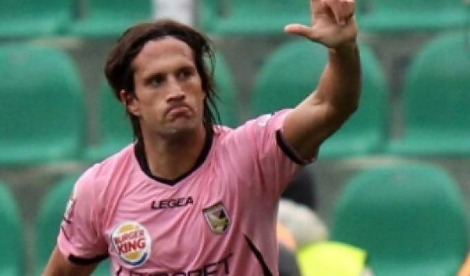 Matias Silvestre<strong> </strong>ha firmato nella sede dell'Inter. Il Palermo ha ufficializzato la cessione del difensore al club del Presidente Massimo Moratti
