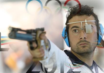 Prima medaglia per l’Italia alle Olimpiadi di Londra 2012. Luca Tesconi ha conquistato l’argento nella pistola ad aria compressa 10 metri
