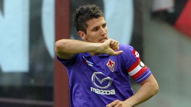 L'esordiente Maicosuel illude i friulani, Jovetic risponde con una doppietta e manda in paradiso i gigliati. La Serie A si apre con il 2-1 di Fiorentina-Udinese
