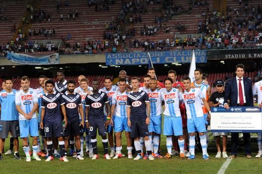 Ennesima vittoria del Napoli, che batte 2-0 un buon Bordeaux, con le reti di Goran Pandev e Christian Maggio
