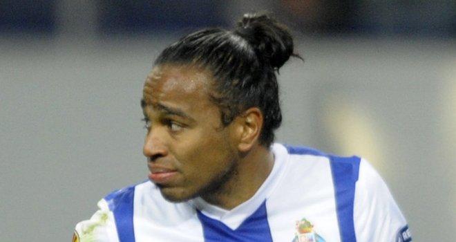 Attraverso un comunicato sul proprio sito, l’Inter ha ufficializzato l’acquisto dell’esterno sinistro uruguaiano Alvaro Pereira, proveniente dal Porto
