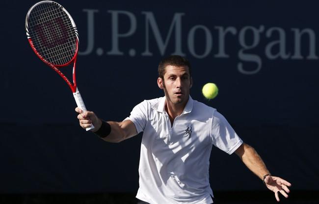 La prima giornata degli US Open ha visto il debutto di due italiani. Cipolla ha battuto Kavcic. Volandri era invece opposto a Chardy ed ha ceduto in tre set

