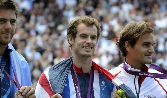 Andy Murray medaglia d'oro sull’erba di Wimbledon. In finale Roger Federer si è piegato di fronte alla superiorità in campo dello scozzese
