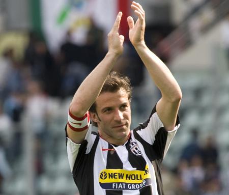 Alessandro Del Piero ha firmato il contratto con il Sydney Fc. L'accordo con il club australiano era stato già definito ieri, questa mattina è arrivata la firma
