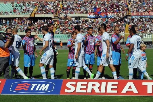 La squadra di Mazzarri inciampa nel primo pareggio stagionale: al Massimino finisce 0-0 e il Catania conferma la sua imbattibilità casalinga contro il Napoli
