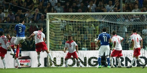 L'Italia non brilla. Finisce 2-0 contro Malta. Gli azzurri si aggiudicano i tre punti grazie ai gol di Mattia Destro in avvio di gara (5') e alla rete di Peluso al 93'
