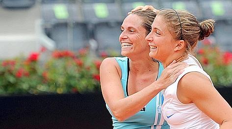 L'Italia vola agli Us Open. Sara Errani e Roberta Vinci si sbarazzano agli ottavi di finale di Kerber e Radwanska e avanzano ai quarti del torneo americano
