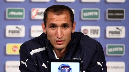 <p style="text-align: justify;">Giorgio Chiellini, difensore della Juventus e della Nazionale, ha parlato in conferenza stampa a Coverciano</p>
