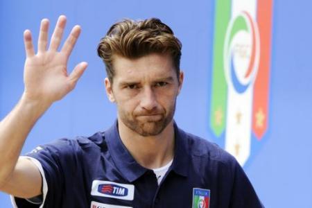 Niente da fare per Gianluigi Buffon: il portiere della Juventus non sarà in campo questa sera in Italia-Danimarca. Al suo posto giocherà Morgan De Sanctis
