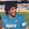 La storia di Diego Armando Maradona: le magie in campo, la vita sregolata e la cocaina. L'uomo che ha portato in alto il nome di Napoli in sette anni indimenticabili