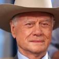 E’ morto a 81 anni Larry Hagman. Chi  non ha pensato almeno una volta che l’attore fosse davvero cattivo come J.R. Ewing, il personaggio a cui ha prestato il volto nella serie “Dallas”? 