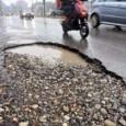 Le buche stradali infestano il suolo di Napoli: la procura indaga sulle riparazioni, sui materiali utilizzati, sugli incidenti e i risarcimenti ai cittadini