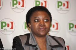 Cécile Kyenge, all'anagrafe Kashetu Kyenge (/seˈsil ˈkjɛŋge/[1]; Kambove, 28 agosto 1964), è una politica italiana di origine congolese, ministro dell'integrazione del Governo Letta.