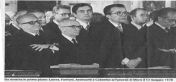 Da sinistra in primo piano: Leone, Fanfani, Andreotti e Colombo ai funerali di Aldo Moro