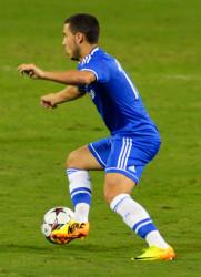 Eden Hazard è un calciatore belga, centrocampista del Chelsea e della Nazionale belga. Nel 2011 viene eletto miglior calciatore della Ligue 1, dopo aver vinto per due anni di seguito il titolo di miglior giovane.