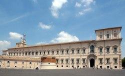 Il Palazzo del Quirinale sorge sull'omonimo colle di Roma e si affaccia sull'omonima piazza. È la residenza ufficiale del presidente della Repubblica Italiana ed uno dei simboli dello Stato italiano. Wikipedia