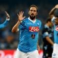 Il Napoli batte per due a zero il Palermo grazie alle reti di Higuain e Mertnes. Quinta vittoria di fila in campionato. Uniche note stonate le reazioni isteriche di Insigne e Mertens nel match. 