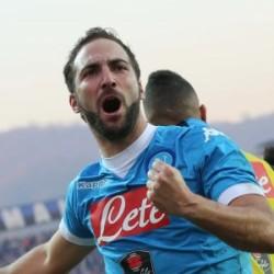 Higuain doppietta si porta a meno tre da Nordhal